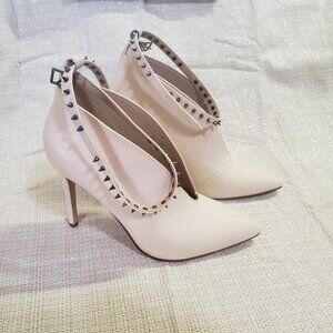 Jessica Simpson 6.5M Bone heels
